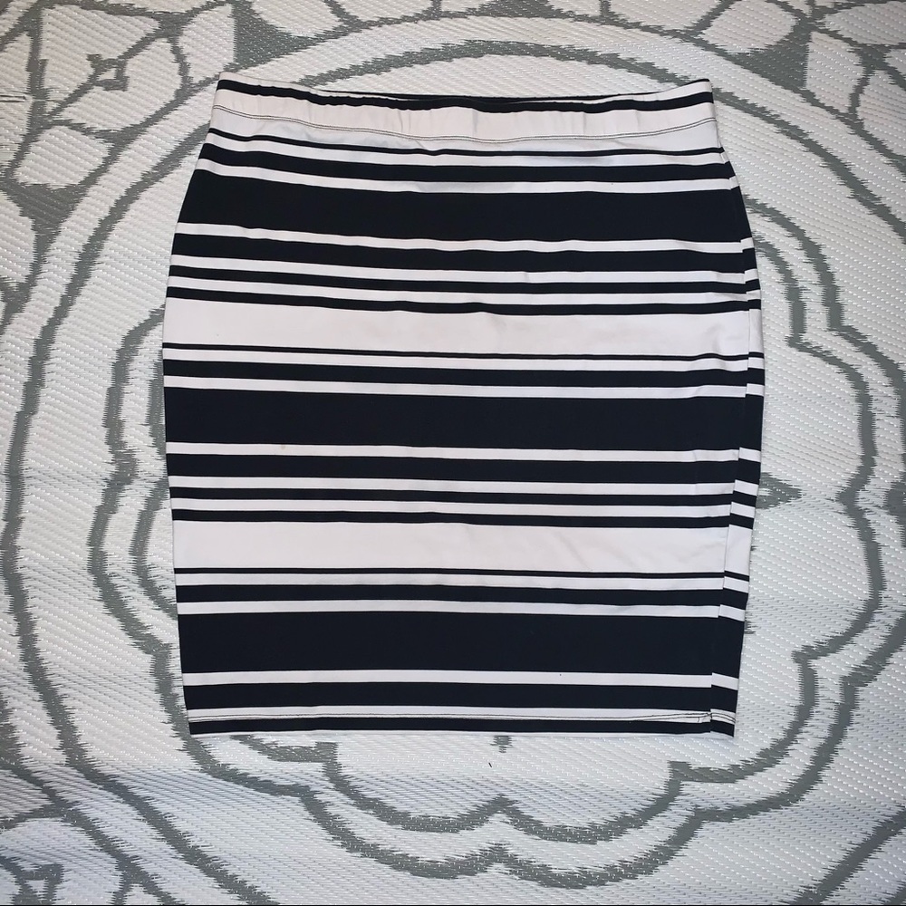 Boutique brand black/white striped stretchy skirt